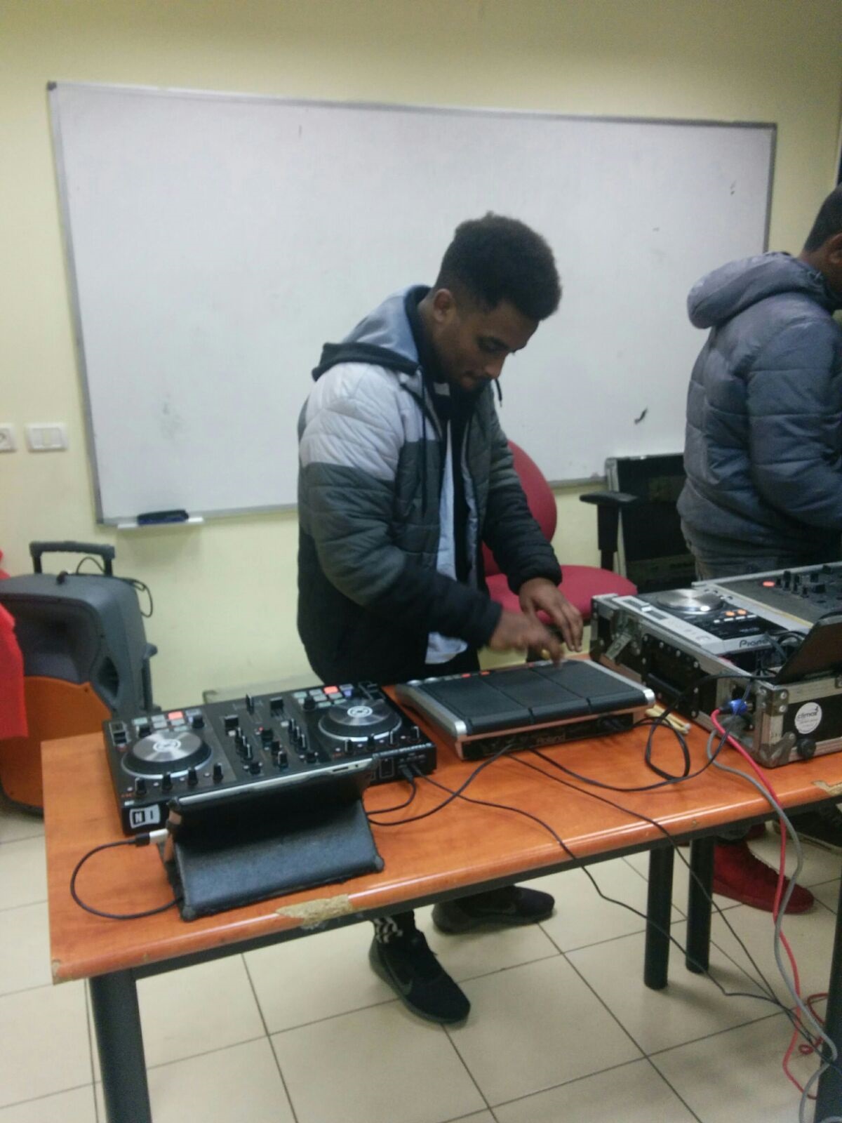פעילות נוער - DJ
