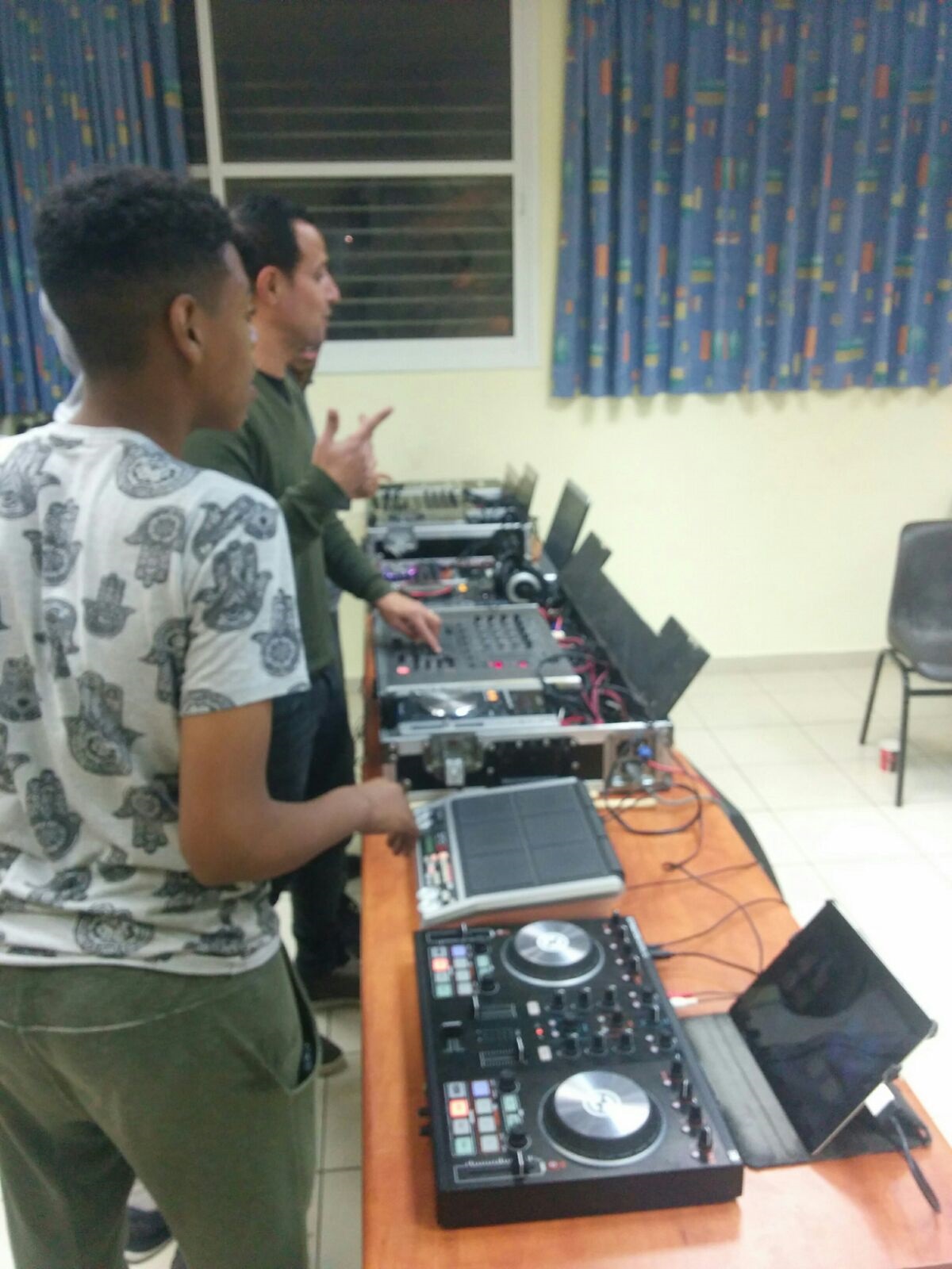 פעילות נוער - DJ